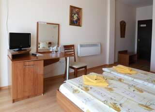 Отель Acropolis Hotel Пазарджик Двухместный номер с 1 кроватью или 2 отдельными кроватями-7